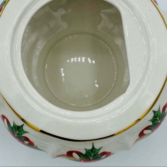 Windsor || "Mini" Teapot with Holiday Holly - Picture 7 of 11
